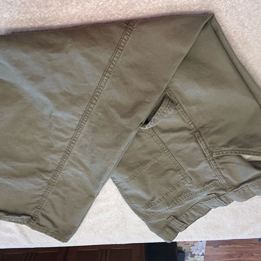 Green Chino Pants with Straight Leg Design size       42 x 30 good condition